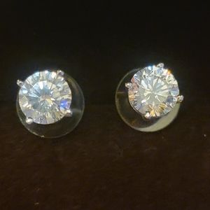 1 ct cz diamond earrings set in 14 ct white gold.